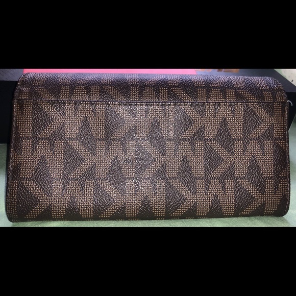 Micheal Kors Wallet. - Picture 3 of 3